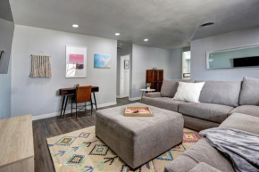 Luxury 3-bed home near the Strip w/ a poker table